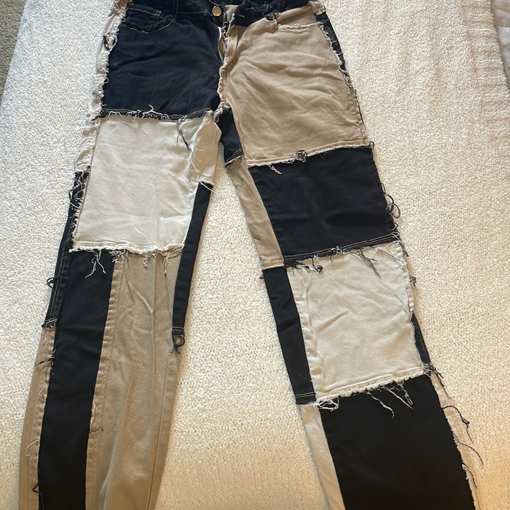 super cute & trendy patch jeans!